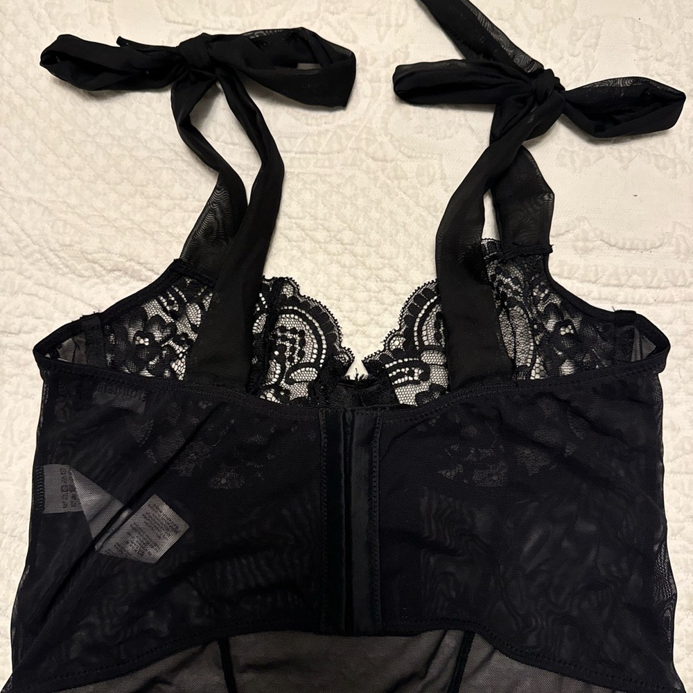 PrettyLittleThing Black Lace Mix tie corset 💃🏾